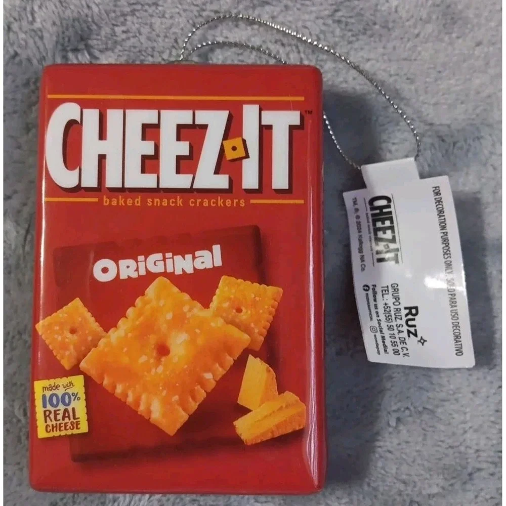 CHEEZ-IT Baked Snack Crackers Novelty Christmas Ornament Ruz Plastic‎